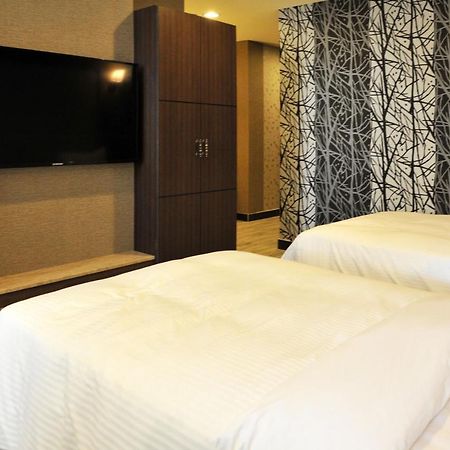 Maple Hotel Tainan Exterior foto