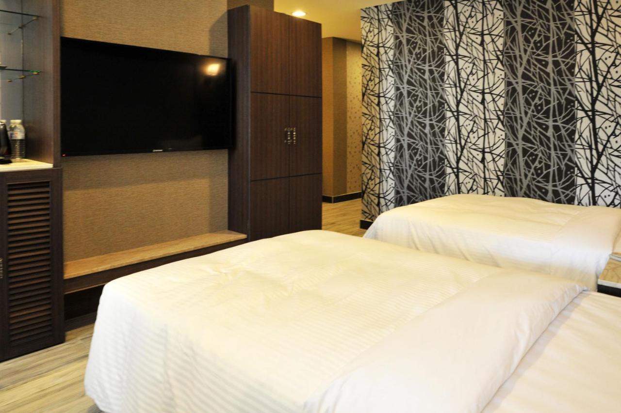 Maple Hotel Tainan Exterior foto