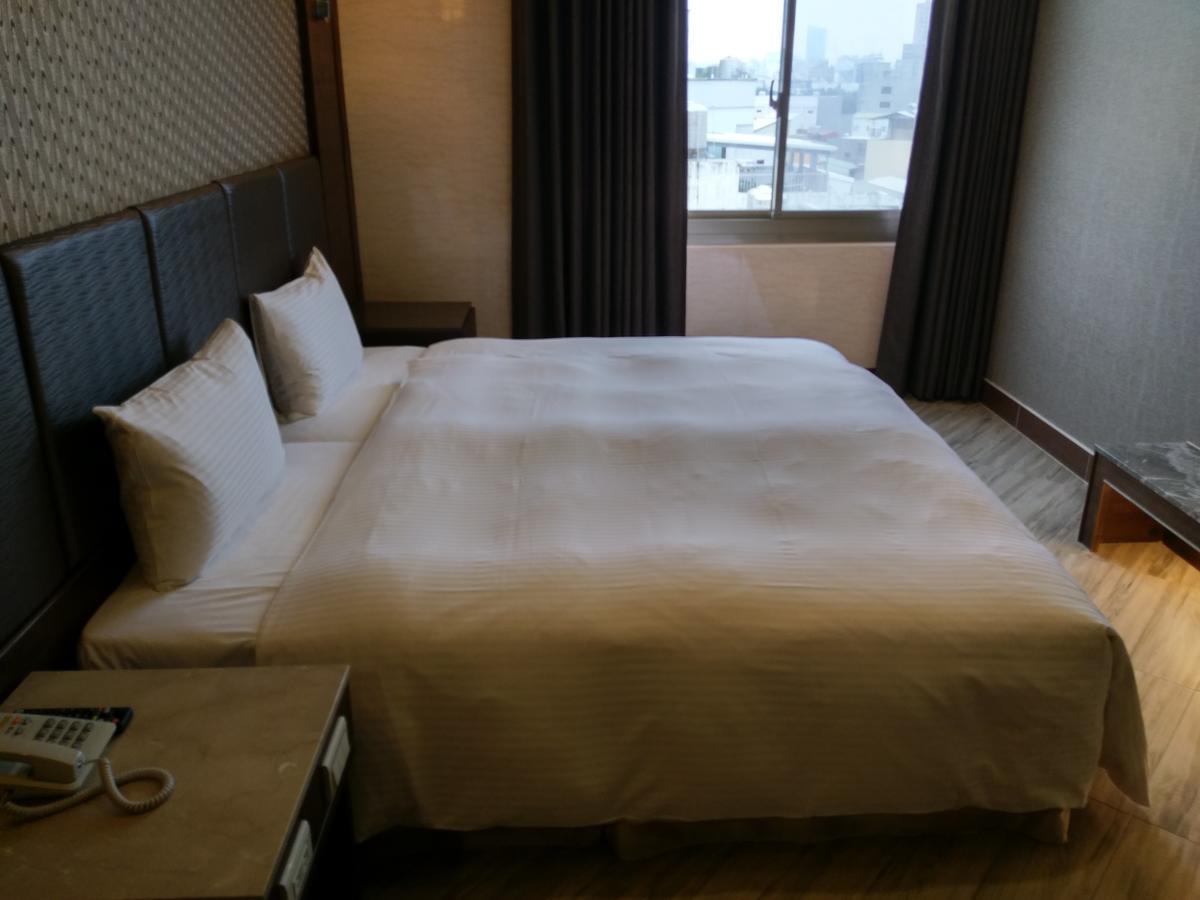 Maple Hotel Tainan Exterior foto