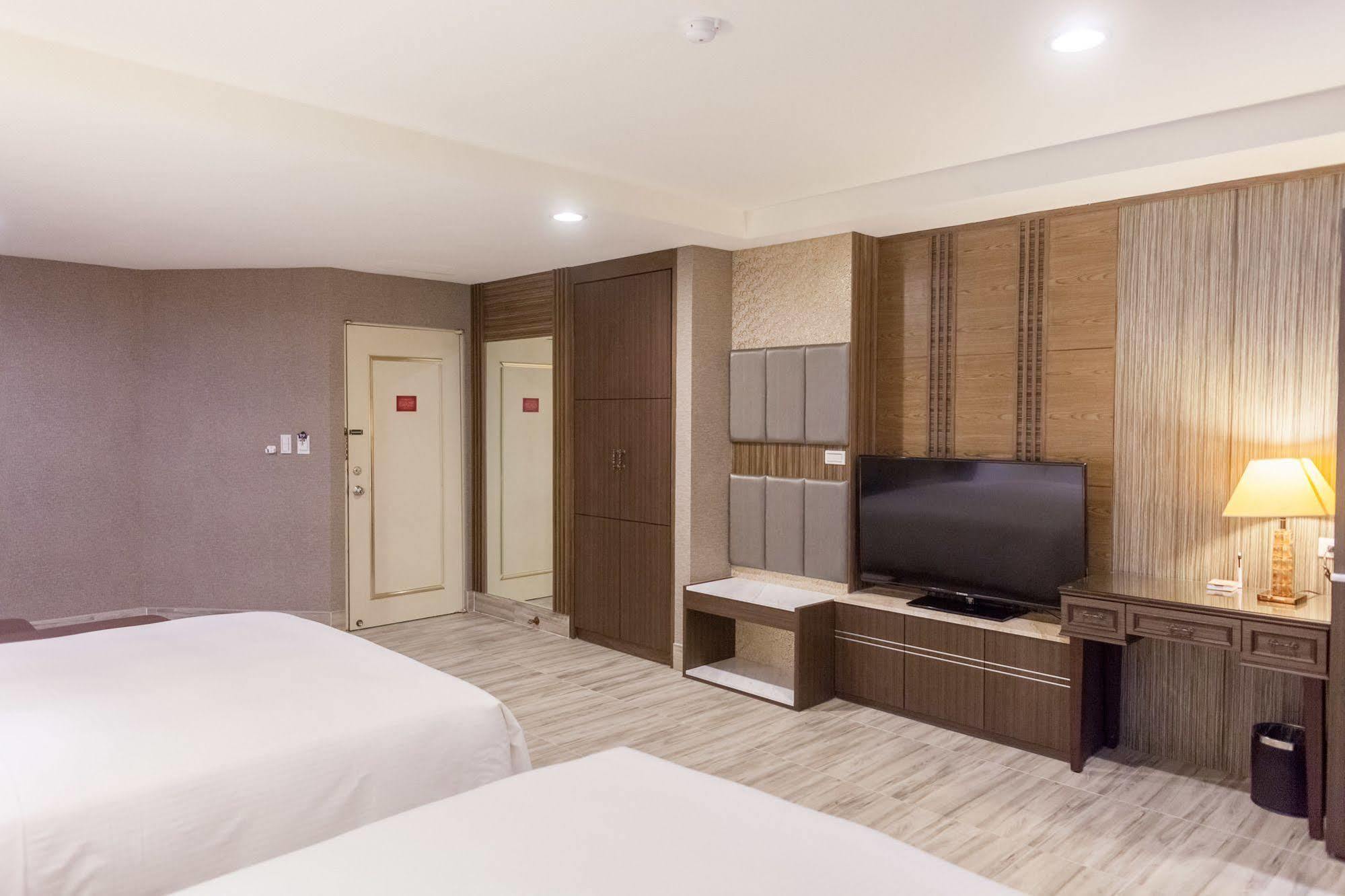 Maple Hotel Tainan Exterior foto